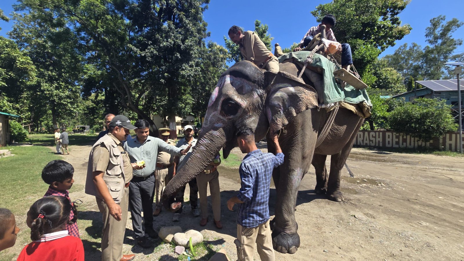 कॉर्बेट टाइगर रिजर्व पार्क प्रशासन ने हाथी दिवस धधाम से मनाया ।