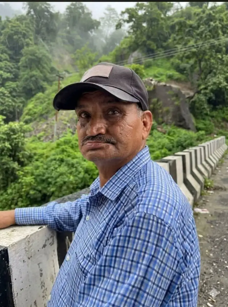 एक बुजुर्ग की पीड़ा मुस्कराहट के बाद गोला नदी में कूदकर पता चली !