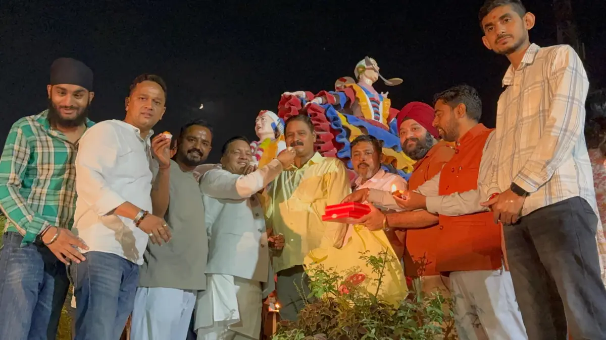 हल्द्वानी में प्रधानमंत्री मोदी के जन्मदिन को आशीर्वाद के दिए के साथ मनाया !